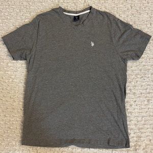 🤍U.S. Polo Assn grey with white logo ,vneck tee - large